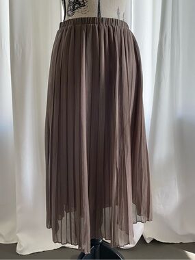 Pleated Midi Skirt in Taupe